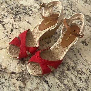 BCBG Generation wedge with red canvas accent and leather straps size 8 1/2 NEW